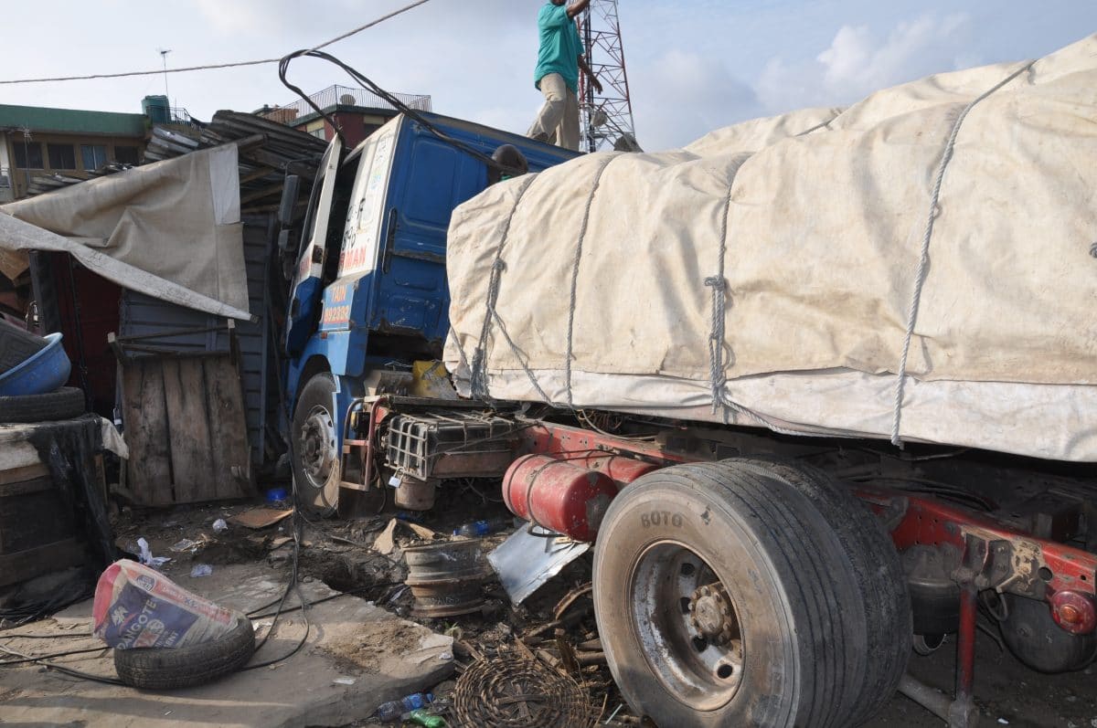 Truck crushes 1, injures 2 in Ogun
