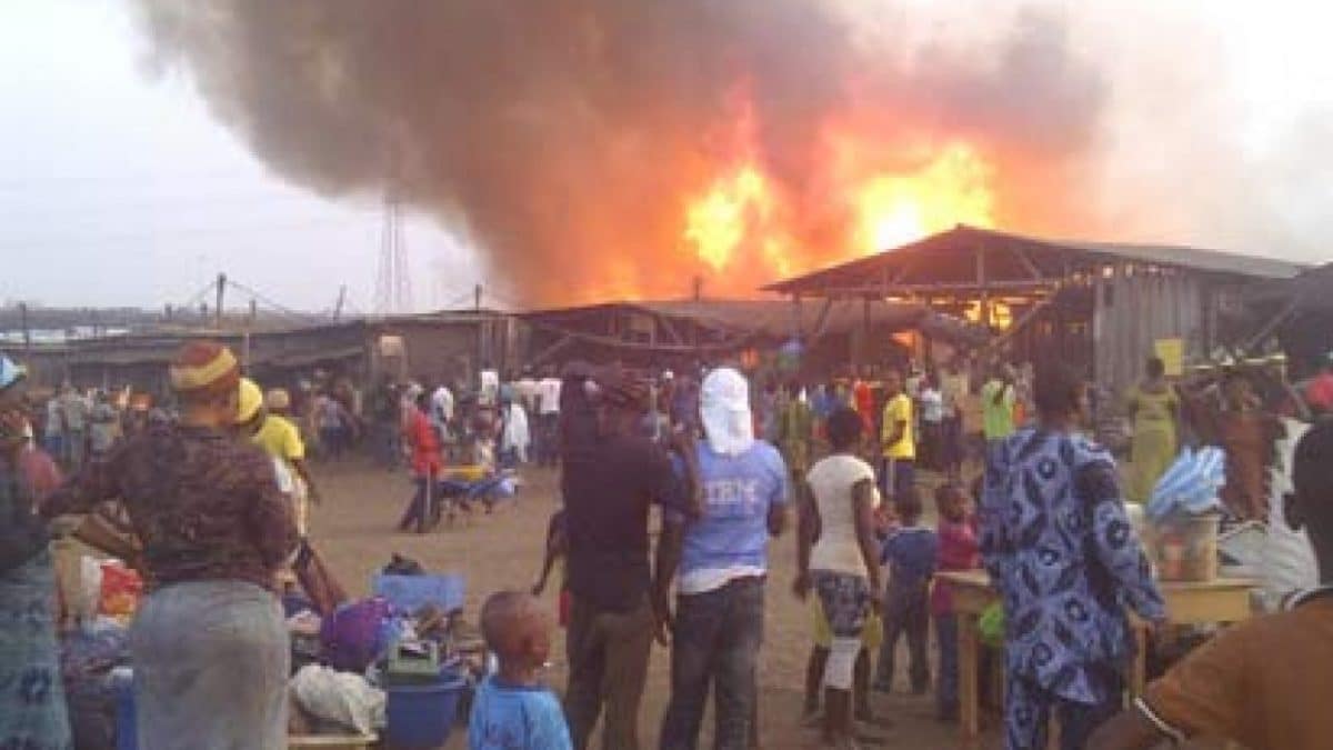 OSUN: Angry youths set ablaze Iree Oba’s Palace, days after torching Akinrun's 