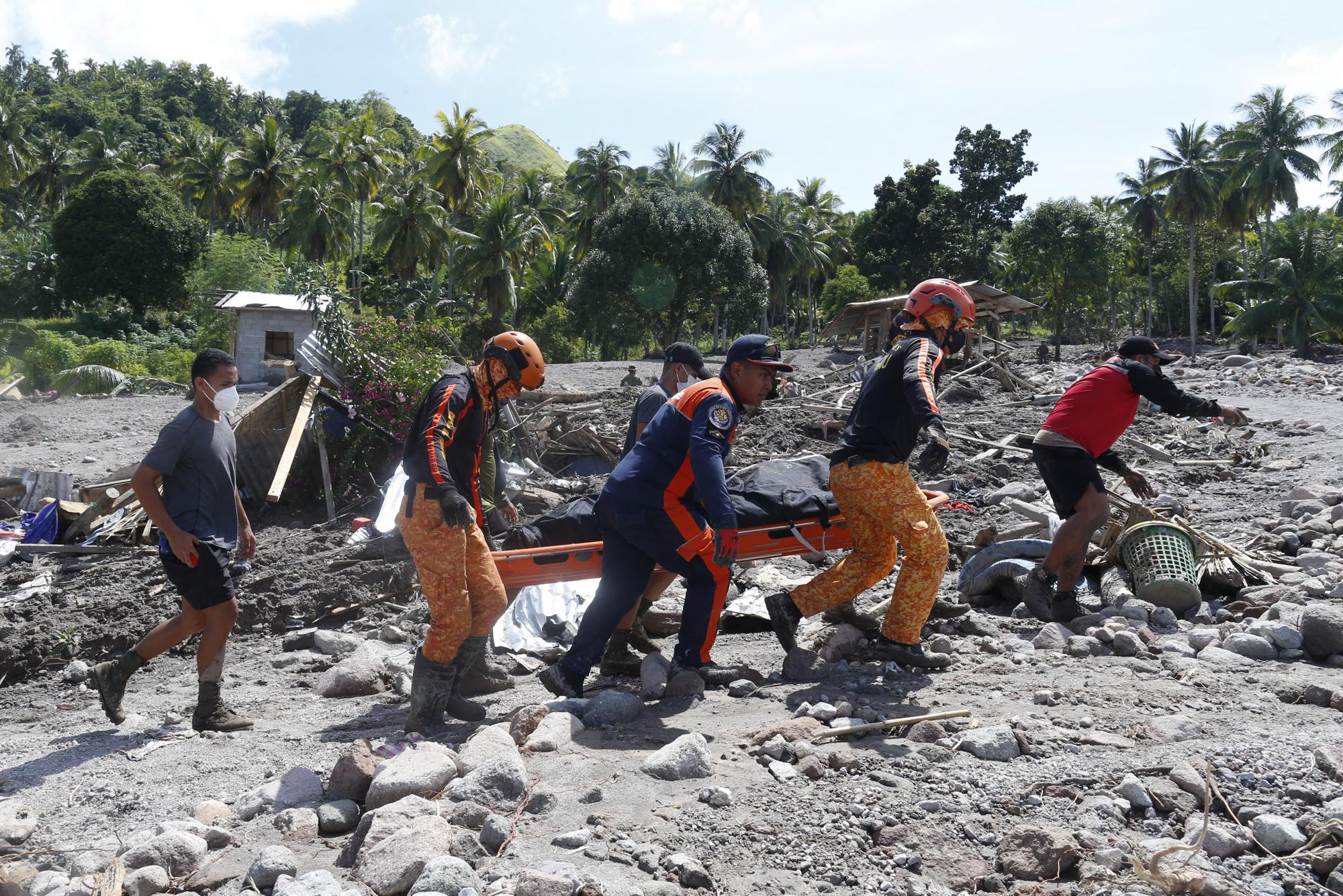98 dead, 63 missing in floods, landslides in Philippines