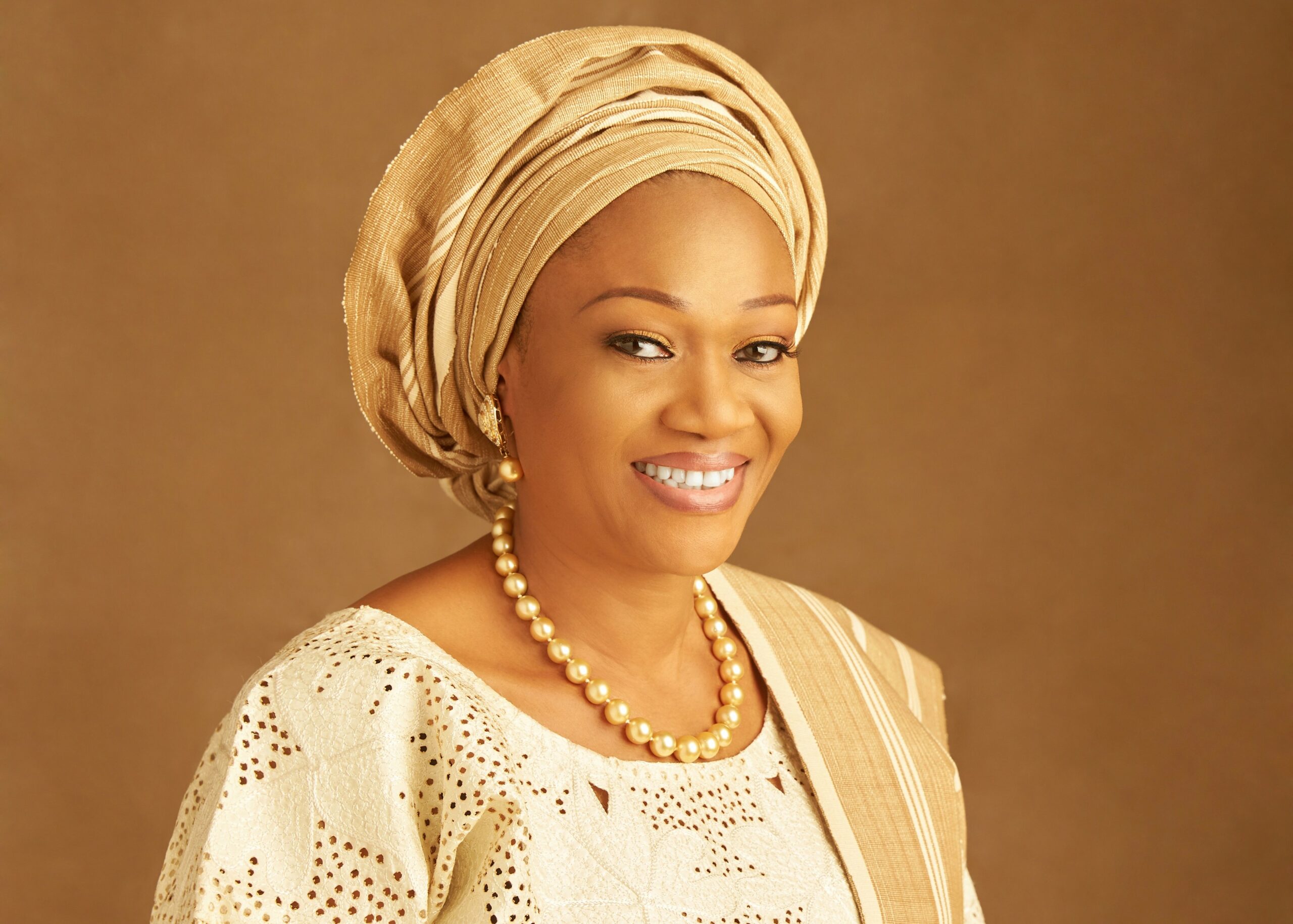 Enugu: Tinubu’s Wife Empowers 400 Farmers; Dangote Donates 10,000 Bags Of Rice